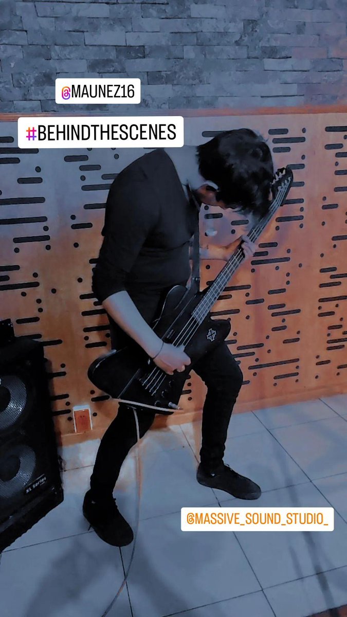 Regyra_Official's tweet photo. Sesión de estudio en #MassiveSound! #Bass 🤟🏼 https://t.co/KZ3iLEBCsE