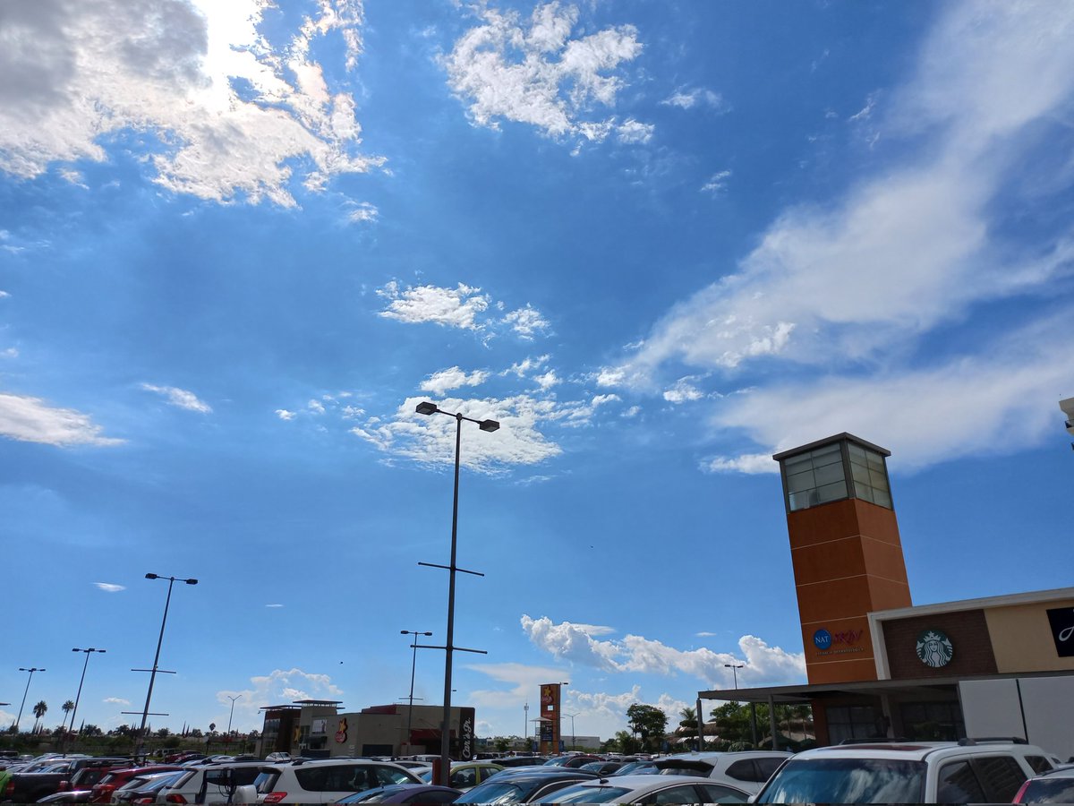 VictorSanoro's tweet photo. #realcenter en #Zapopan es un centro comercial concurrido los fines de semana. Si tienes chance, dale una visitada. https://t.co/yAHjrpoEjA
