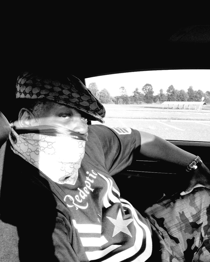 DeaddreamMusic's tweet photo. 👋🏽 The World looks different from the backseat. Happy 🌞 Sunday!!! Marcelli of the band DEADDREAM 🎶   #GoodEvening #HappySunday #SundayMood #SundayThoughts #Motivation #backseatdriver #lookingoutthewindow #theband #deaddream #Producer #bassist @DeaddreamMusic 🎷🎸🎹 https://t.co/37tGaLrDRx