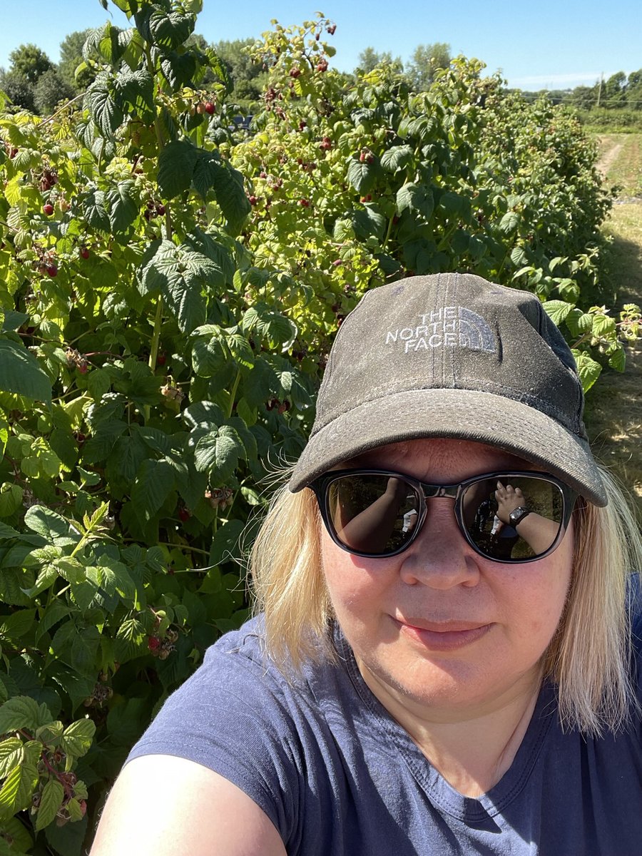 wendywalker74's tweet photo. Fab weekend with friends, gardening, fruit picking and making plans… https://t.co/xLGyJEFfLj