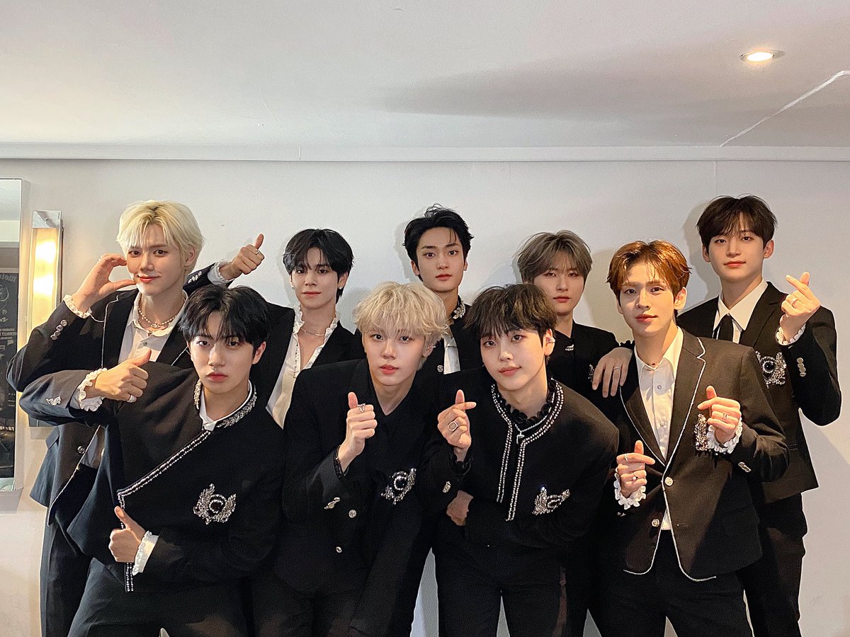 [📸] 220711
#HallyuPopFest London 2022
⠀
크 to the 래 to the 비티🎤🤟
뜨거운 열기로 가득했던 런던 무대 접수 완료❤‍🔥
⠀
#CRAVITY #크래비티