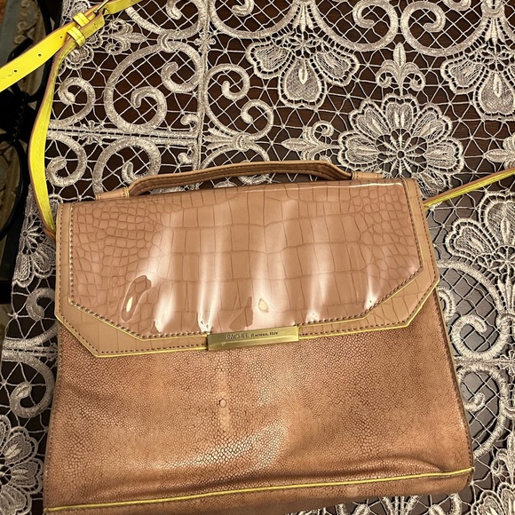 jaciewells1's tweet photo. So good I had to share! Check out all the items I'm loving on @Poshmarkapp from @sirealestatemag #poshmark #fashion #style #shopmycloset #rachelrachelroy #marmot #croftbarrow: https://t.co/nn5swPkQdK https://t.co/MdlzkRjUdi