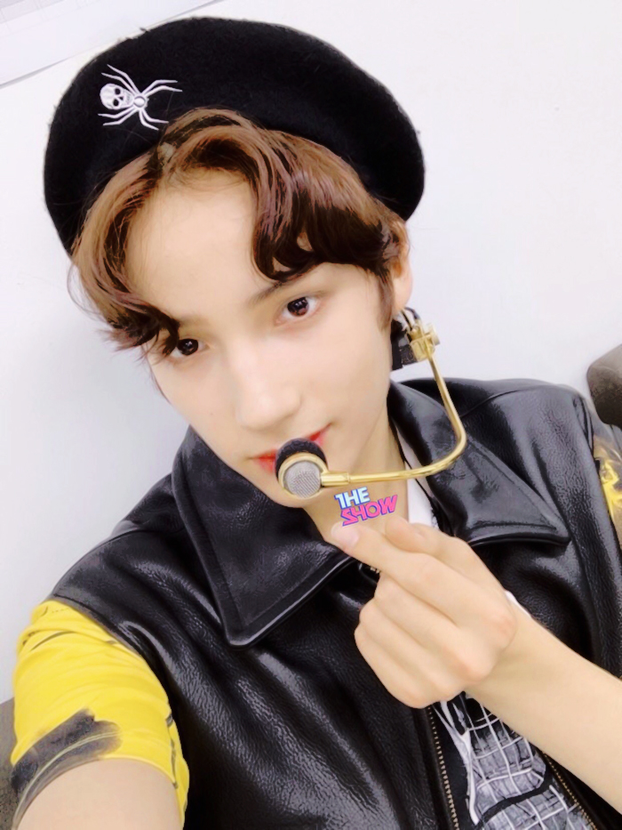 txtogethertw's tweet photo. ⠀     ·  ⠀  ⠀⎖ ⠀  ⠀ 𝐓  𝐗  𝐓 ⠀   ⠀〣 ⠀   ⠀new ⠀  ⠀ ⟬ ⠀  ⠀ 🪄  ⠀  ⠀⊃ ⠀  ⠀post ⠀  ⠀ : ⠀⠀  #合奏𝕕ay𝟶𝟸 ⠀⠀ .⃗

Parisino se nos escapó otra vez al segundo día del concierto de estas bebitas preciosas que tanto ama. ¡Mucha suerte esta noche, diosas! https://t.co/7UKiDFcCSy