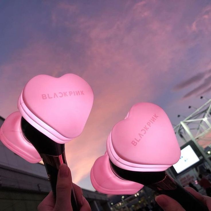 txtogethertw's tweet photo. ⠀     ·  ⠀  ⠀⎖ ⠀  ⠀ 𝐓  𝐗  𝐓 ⠀   ⠀〣 ⠀   ⠀new ⠀  ⠀ ⟬ ⠀  ⠀ 🪄  ⠀  ⠀⊃ ⠀  ⠀post ⠀  ⠀ : ⠀⠀  #合奏𝕕ay𝟶𝟸 ⠀⠀ .⃗

Parisino se nos escapó otra vez al segundo día del concierto de estas bebitas preciosas que tanto ama. ¡Mucha suerte esta noche, diosas! https://t.co/7UKiDFcCSy