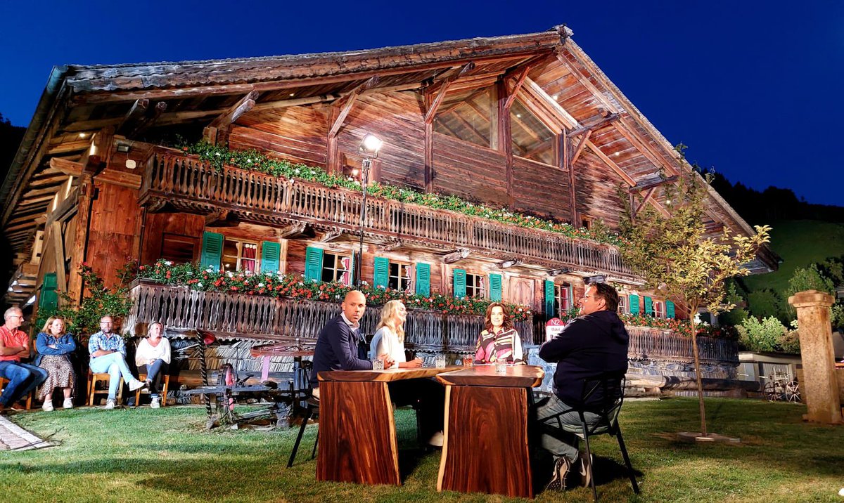 De avondetappe vanuit  La Fermedu Papy Gaby
Chapelle-d'Abondance <a href="/schoutenirene/">Irene Schouten</a> <a href="/sven_nys/">Sven Nys</a> danny nelissen