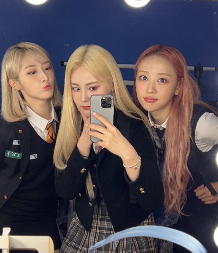 zuk0ng's tweet photo. 걔친구들                   전교회장 https://t.co/Hhvi4BU2Hq