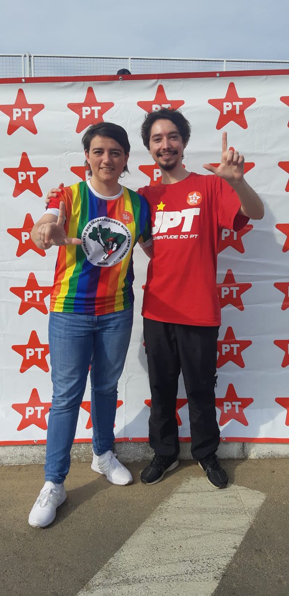 carlaayres's tweet photo. A Parada LGBTI+ de Criciúma foi linda demais 🏳️🌈
Uma tarde de domingo repleta de orgulho, diversidade e respeito. É assim que a gente vai reconstruir o Brasil. #VoteComOrgulho https://t.co/vh1DA6ZKZd