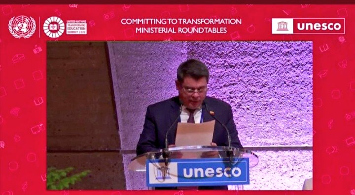 #10Jul  | “Si logramos reducir la brecha que existe entre pobres y ricos abriremos un abanico de posibilidades que nos permitan transformar la educación”. 

Planteamiento del Ministerio de Educación y del Inces en la sede principal de la UNESCO. 

<a href="/delcyrodriguezv/">Delcy Rodríguez</a> <a href="/_LaAvanzadora/">Yelitze Santaella</a>