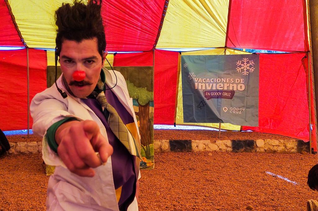BaigorriaLuuly's tweet photo. Visitamos el Circo Cultural Barrial que recorre distintos puntos de Godoy Cruz y la Megamuestra de Chanti en Espacio Arizu. 
Hasta el 24 de Julio vas a podes disfrutar de las vacaciones de invierno en nuestro departamento.🥰🎪🚀
@MuniGodoyCruz @pelaezdadaltcam @ https://t.co/WkwVt1fKvN