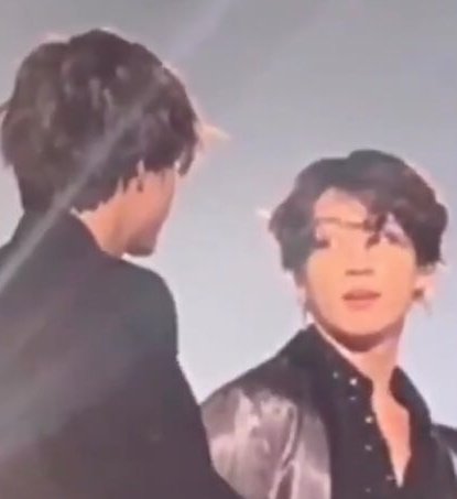 tkchronicles's tweet photo. TAEHYUNG &amp; JUNGKOOK ARE SO FUCKING HOT PLEASE WHO ALLOWED THEM 😩 https://t.co/EhiLEoqH8Q