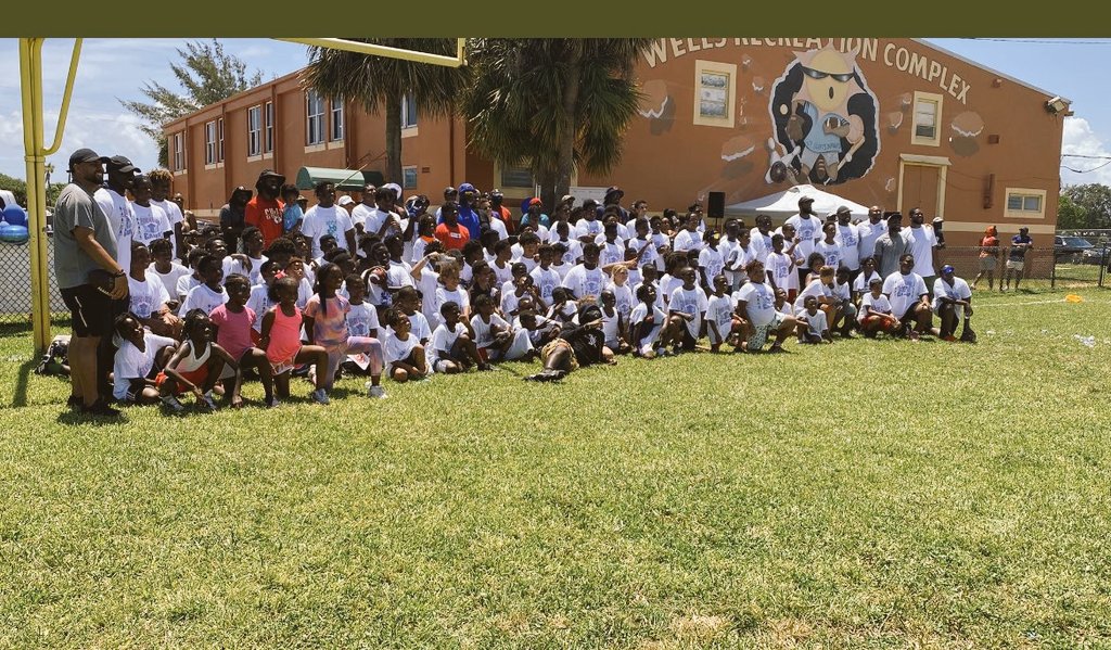 gTwII2029's tweet photo. Shout-out to the T.E.A.M ELAM Foundation and coaches for sharing their knowledge and experiences. @CoachBradden @team_elam @kaiirelam5 @BtB_Training https://t.co/fV2T1af2zD