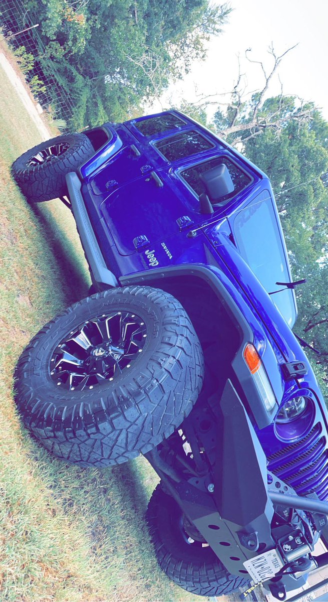 CariDenese's tweet photo. Sally got a hand wash in this heat!! What was I thinking? #easttexasheat #jeeplife #jeep #jeepgirl https://t.co/Qe7MmAyu4U