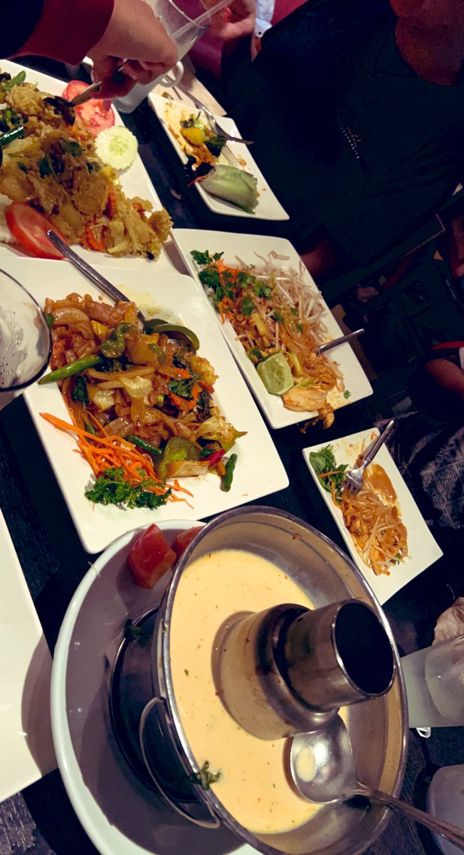 PureEnvy_'s tweet photo. I love the food here in San Diego. And no all that Thai food wasn’t for me lol we all shared. It was from lanna Thai restaurant in PB. Then the clam chowders from Pacifica breeze cafe (amazing) then Golden chopsticks is also very good in National city. 🤤 https://t.co/WIL0aWfpIt