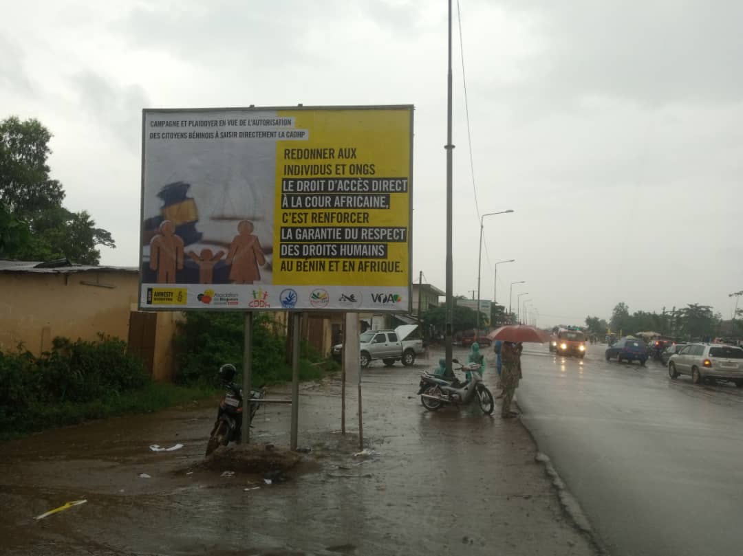 amnestybenin's tweet photo. Nos messages de plaidoyer pour l'accès direct des individus et ONG à la @court_afchpr sont posés sur plusieurs grands carrefours du Bénin depuis ce week-end. Impossible de les rater si vous entrez à Cotonou, Porto-Novo, Bohicon et Parakou. @AmnestyWARO @AliceBanens https://t.co/asaJvouPt9
