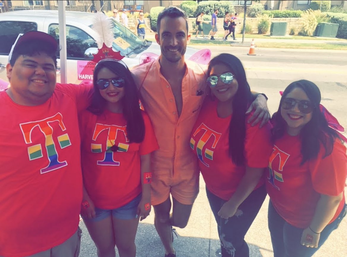 Happy bday to this T-Mobile legend!! One of the first mentors I ever had when I started working for this company 6 years ago, even though he was still an ME back then! Keep making waves, Romeo 🌊 you’ll always be Juju’s fave T-Mo uncle!