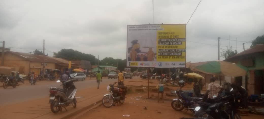 amnestybenin's tweet photo. Nos messages de plaidoyer pour l'accès direct des individus et ONG à la @court_afchpr sont posés sur plusieurs grands carrefours du Bénin depuis ce week-end. Impossible de les rater si vous entrez à Cotonou, Porto-Novo, Bohicon et Parakou. @AmnestyWARO @AliceBanens https://t.co/asaJvouPt9