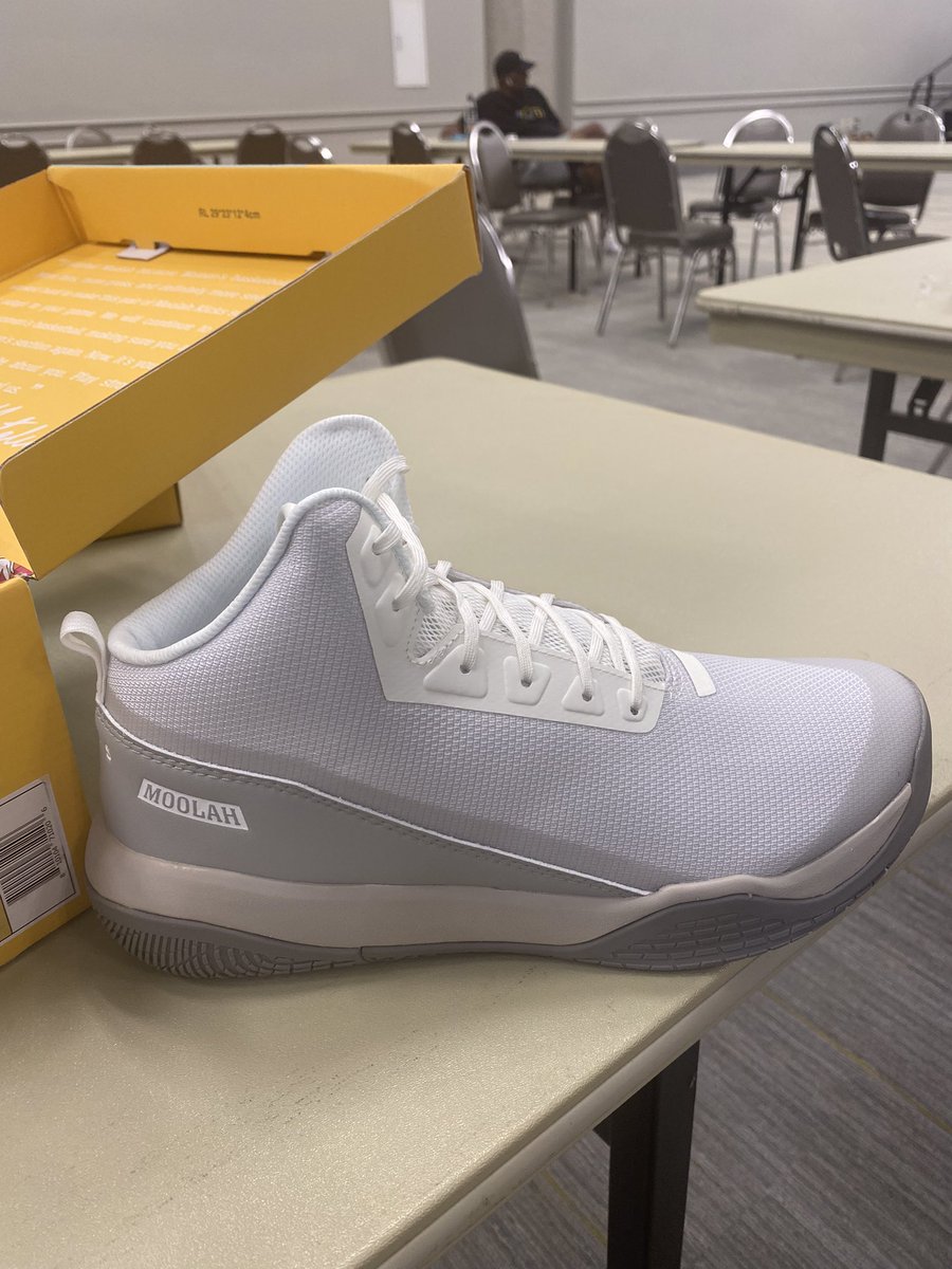 Lyla_Delafosse's tweet photo. I had a great time designing my own shoe and getting a chance to design one for moolah! I have @moolahkicks and @chzncreativity to thank for this awesome experience. @TFNsRun4Roses https://t.co/LV41vvVVFe