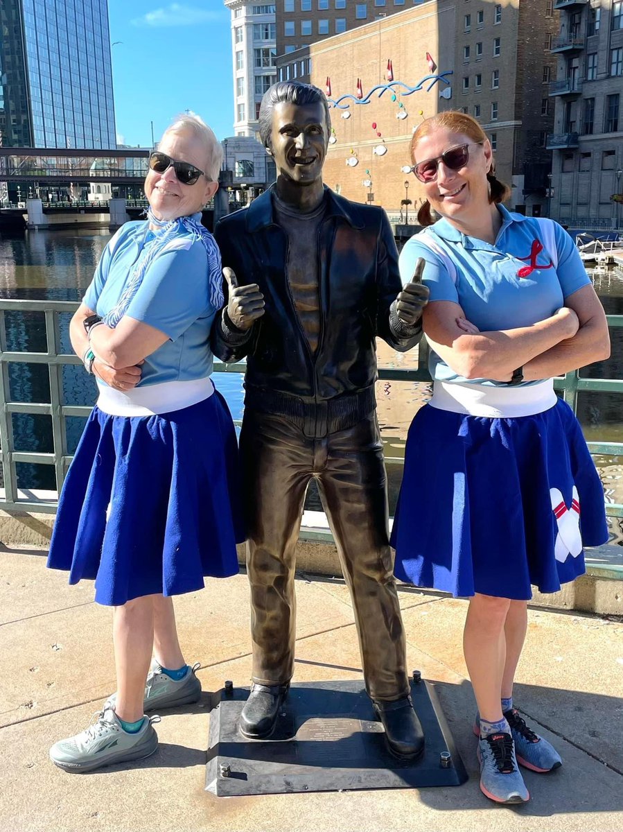 SuellenPhD's tweet photo. Two workouts today…a fun little mile on the Milwaukee Riverwalk and a 30 min ride/10 min walk brick #forwardisapace #OneStepOneBreathOneMile #TheMiniIsMyIronman #KeepErMovin #cholangiocarcinoma #movingforacure https://t.co/v3SYCU68Hc