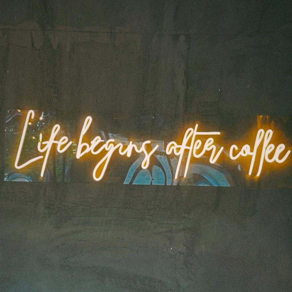 alykawase's tweet photo. Hand me my coffee, s'il vous plaît. ☕️ https://t.co/ruALBdozTq