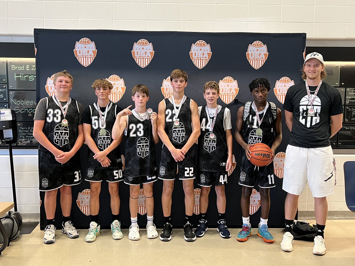CompeteTraining's tweet photo. CTA ELITE @lew_jack and CTA ELITE BALLINGER had great weekends with @lew_jack taking home the Silver Bracket Trophy 🏆 @USAYouthHoops 
-
#compete #wetraininabarn #aau #mindset #ctaelite https://t.co/CmTJwIAEdl