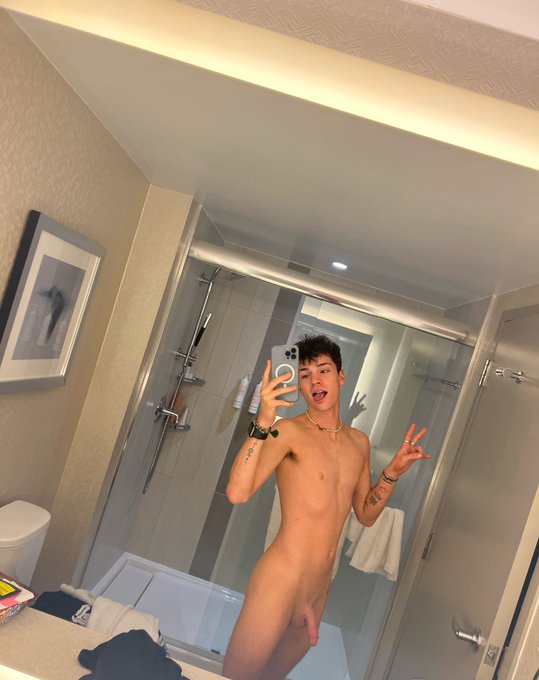 pov: u called someone to clean your house  https://t.co/jycSmM5vKq https://t.co/EDmfbPZNMp