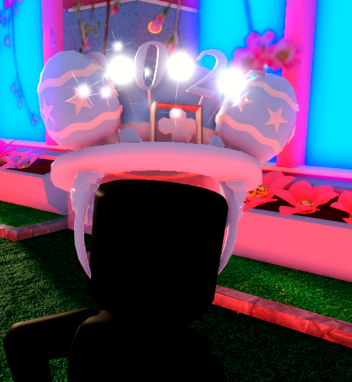 AxolotlEstella's tweet photo. Royale high outfit hack pt. 5

items:
-Easter egg boppers
-Lucky top hat
-2022 celebration headband

This is like a fun sparkling hat, the 2022 headband makes it sparkle. this will be good for end of year! https://t.co/bTIcRFY8dv