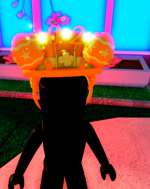 AxolotlEstella's tweet photo. Royale high outfit hack pt. 5

items:
-Easter egg boppers
-Lucky top hat
-2022 celebration headband

This is like a fun sparkling hat, the 2022 headband makes it sparkle. this will be good for end of year! https://t.co/bTIcRFY8dv