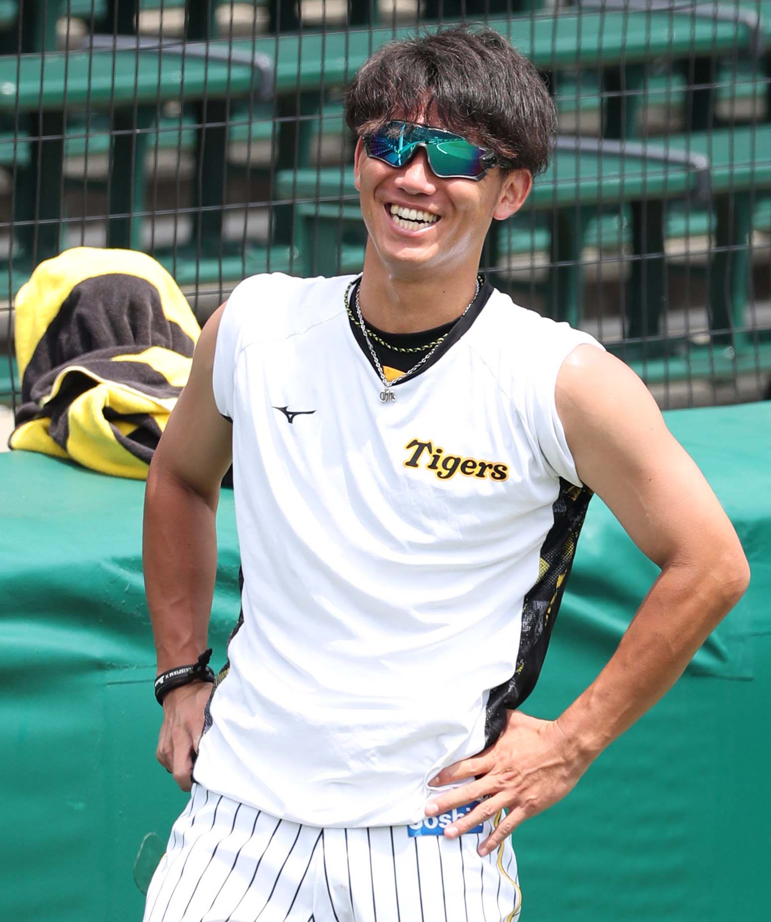 伊藤将司　27 ユニフォーム Lサイズ ストライプ 伊藤将司 27 ユニフォーム Lサイズ ストライプ