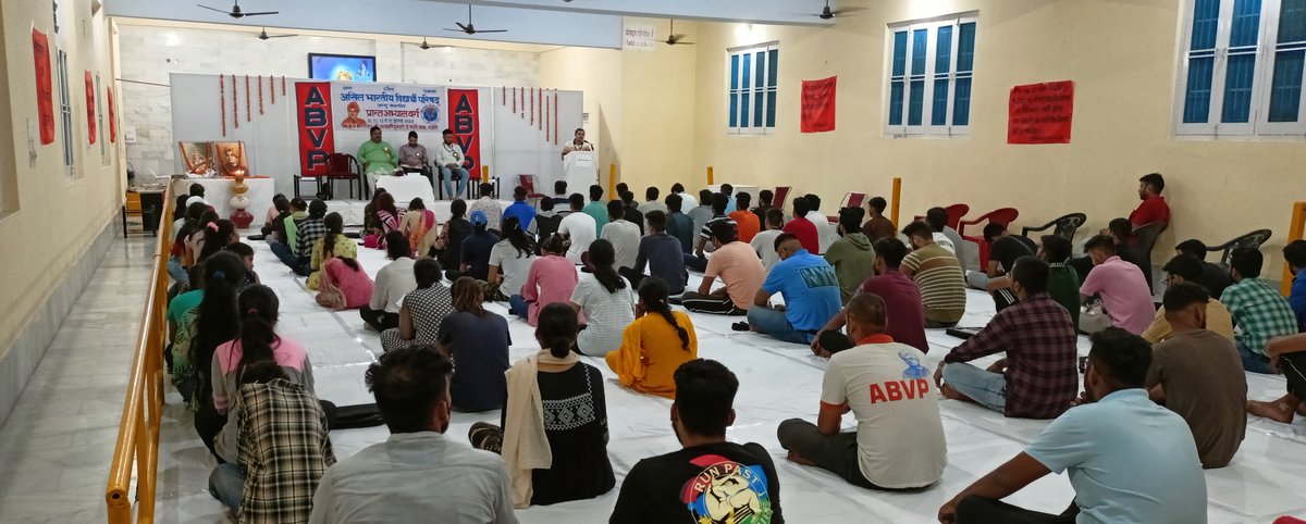 abvpjk's tweet photo. अभाविप जम्मू कश्मीर प्रदेश अभ्यास वर्ग का श्री 108 ब्रह्मर्षि दूधाधारी जी बर्फानी आश्रम, राजौरी में राष्ट्रीय सह-संगठन मंत्री श्री प्रफुल्ल आकंत जी, प्रदेश अध्यक्ष डॉ अरविंद जी, प्रदेश मंत्री श्री मुकेश जी और प्रदेश संगठन मंत्री श्री तिलक जी ने दीप प्रज्��लित कर विधिवत शुरुआत की। https://t.co/UaflFIr0Ap