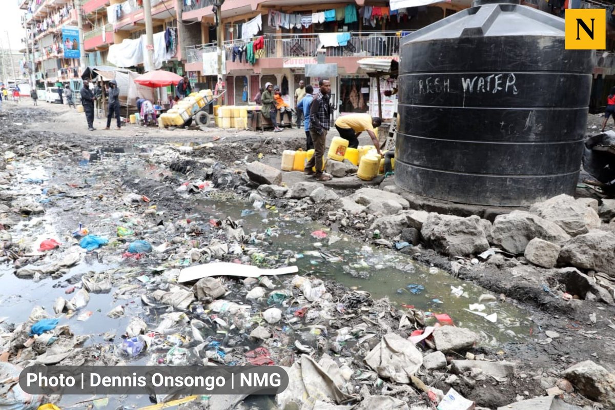 Justplanes254's tweet photo. Sometime I just look at Pipeline Area and Wonder whether Nairobi is really a World Class city that Westlands and Kilimani introduces it to be.
@NMS_Kenya I at times wonder whether you really have a serious plan on waste disposal.
#CleanNairobi https://t.co/ynnCgfpvzF