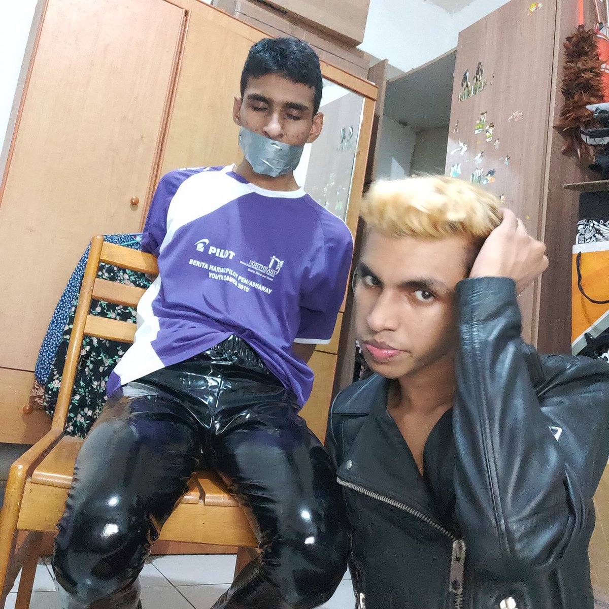 kara_mel6's tweet photo. Look at him so poor broπ€«
#bdsmmen
#mengagged
#bondagemen
#pvcbondage https://t.co/NgIVg0Ua8y