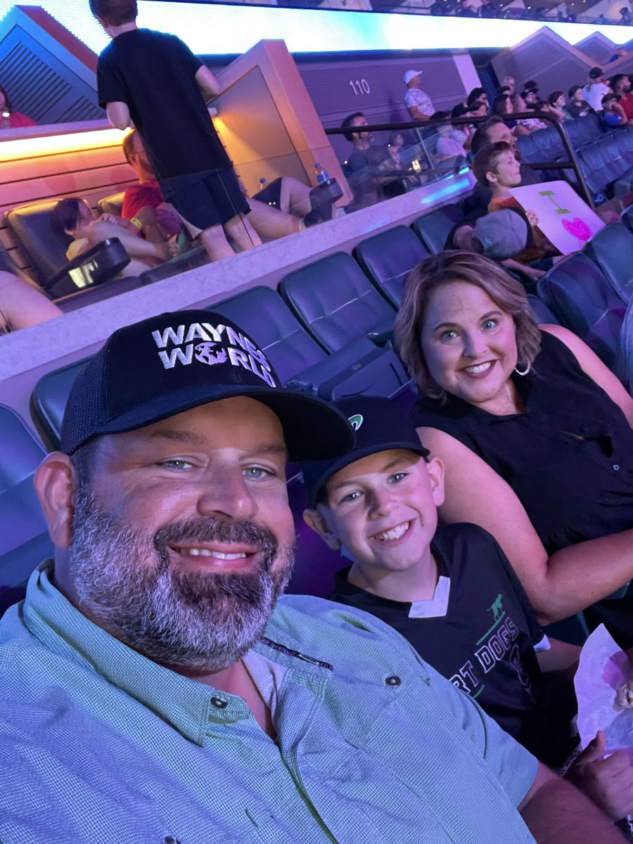 JefferySDean's tweet photo. #DudePerfectTour https://t.co/76hKQdVy0z