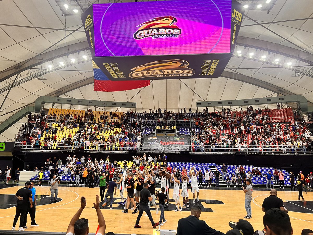 jrbrachon's tweet photo. Ganamos el 1ro #VamosGuaros @GuarosOficial lo increíble fue q después del segundo cuarto con el calor no había refresco @PepsiVEN es el colmo falta de logística de @PepsiVEN en el domo bolivariano de Barquisimeto #FueraPEPSI https://t.co/rLMsk1iBz6