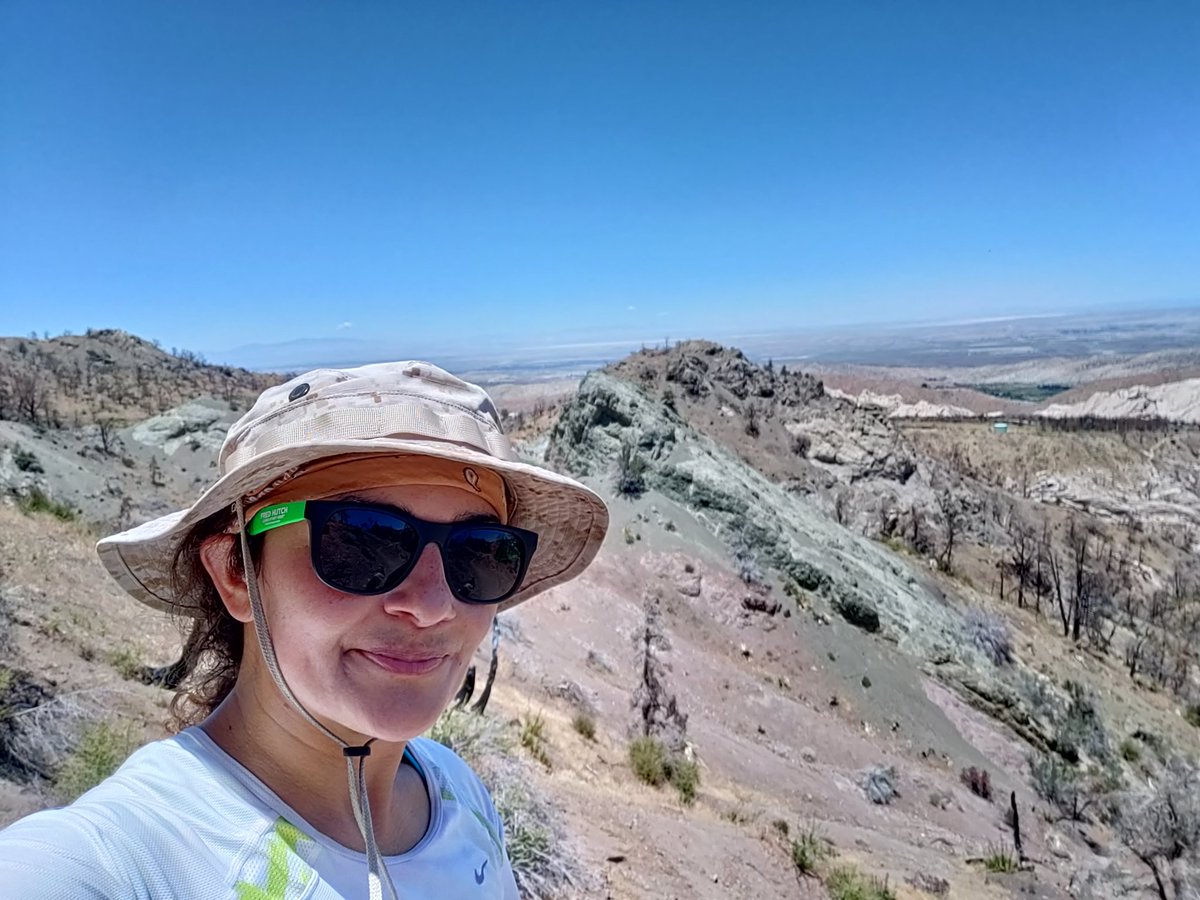 Doctor_Astro's tweet photo. #DevilsChair #devilspunchbowl trail on the Northside of the Angeles national forest, massive rock formations and depressions with a vista of the Mohave Desert in the distance. Bring lots of water and sun protection. https://t.co/Z0CIc2rhgC