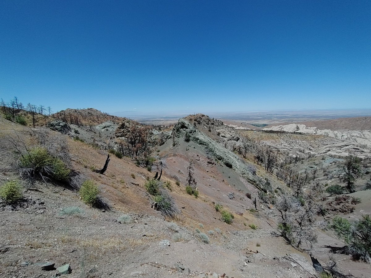 Doctor_Astro's tweet photo. #DevilsChair #devilspunchbowl trail on the Northside of the Angeles national forest, massive rock formations and depressions with a vista of the Mohave Desert in the distance. Bring lots of water and sun protection. https://t.co/Z0CIc2rhgC
