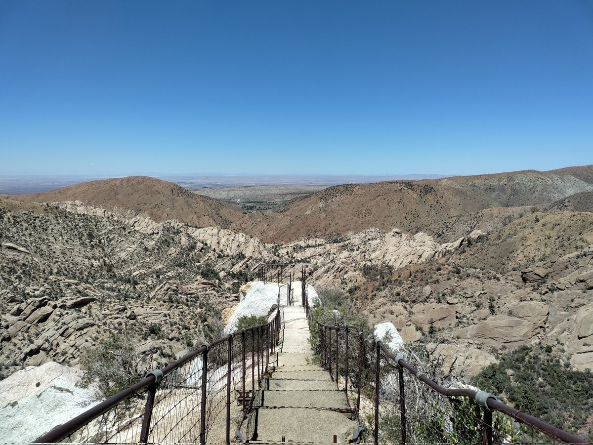 Doctor_Astro's tweet photo. #DevilsChair #devilspunchbowl trail on the Northside of the Angeles national forest, massive rock formations and depressions with a vista of the Mohave Desert in the distance. Bring lots of water and sun protection. https://t.co/Z0CIc2rhgC