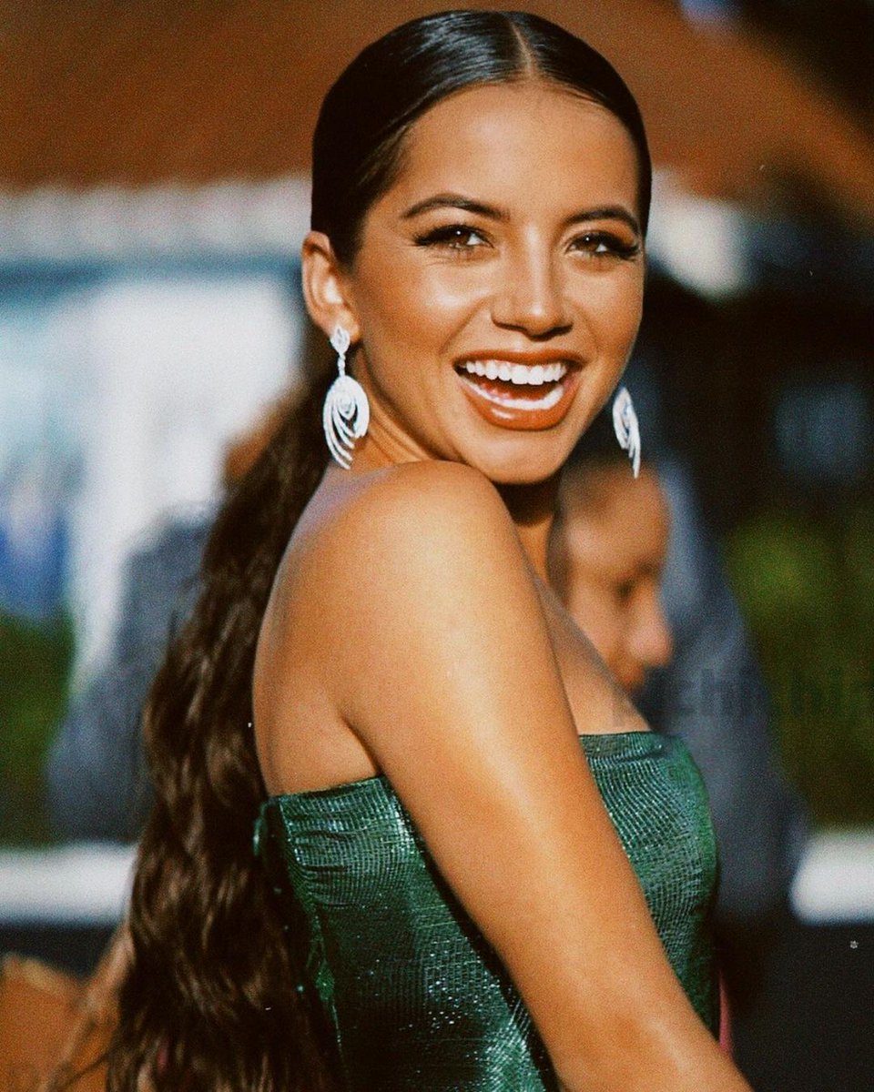 archivesisabela's tweet photo. 21 years of our girl <3 https://t.co/UUuJ5vtb8P