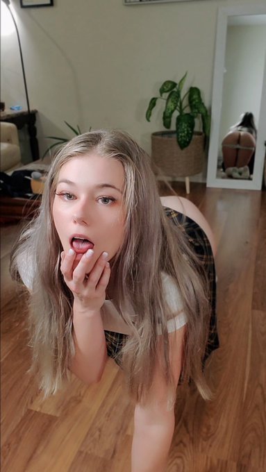 Behind the scenes 😏 https://t.co/oGD9q1aCxo