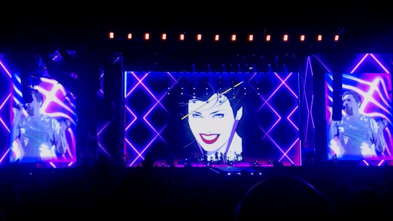 Chirpy_Chick's tweet image. Incredible trip down memory lane tonight  @duranduran So wonderful to go with oldest friend 40 years since we first started singing along and collecting posters from Smash Hits magazine. Mine, immaculate dream 🥰 #BSTHydePark