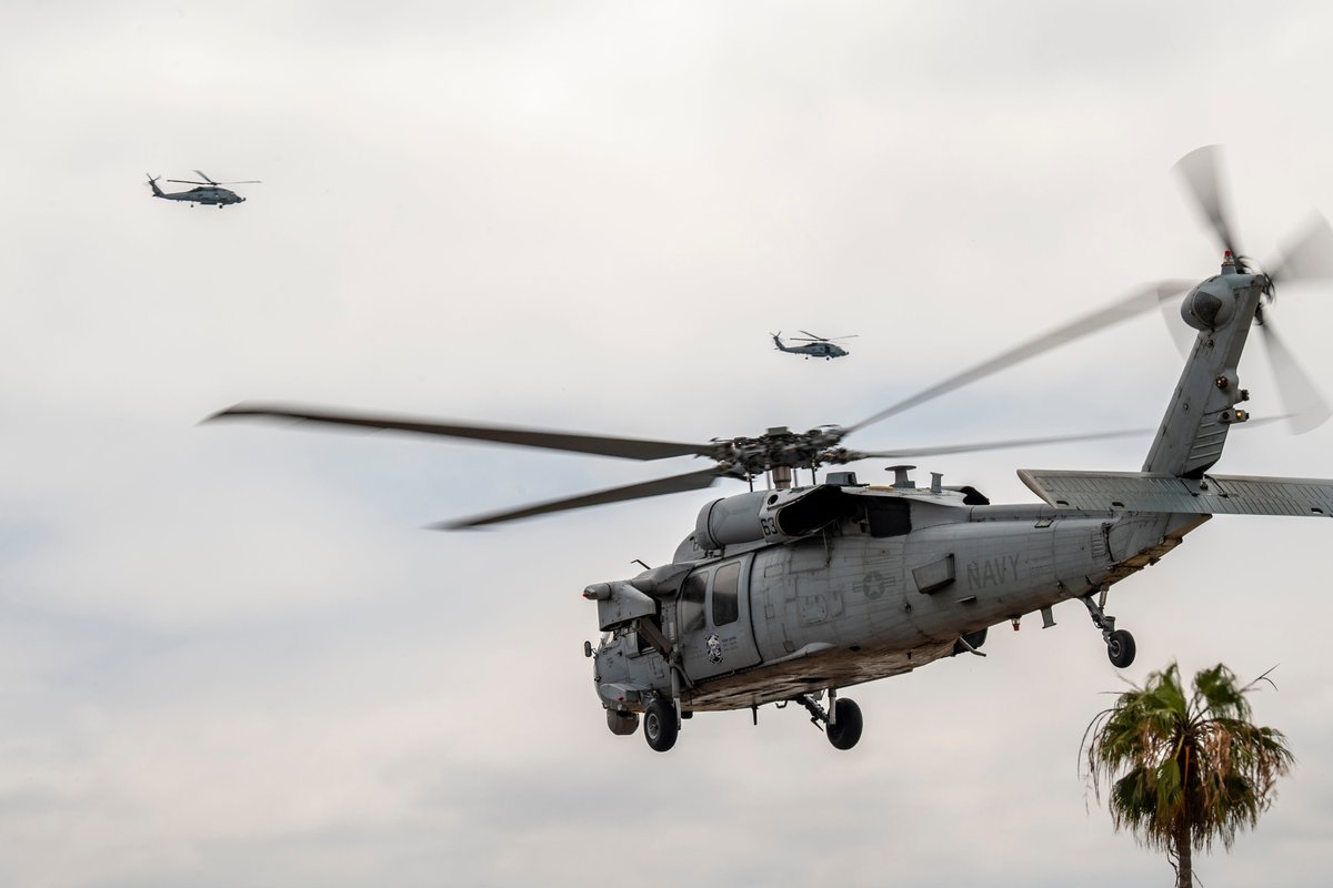 hqjoc's tweet photo. Just dropping in!

@Australian_Navy Clearance Divers train in helicopter rope suspension techniques from @USNavy MH-60S Sea Hawks 🚁 from Helicopter Sea Combat Squadron 21 — known as the "Blackjacks" ♠️ — in Southern California during @RimofthePacific #CapableAdapativePartners https://t.co/5cgb9wKqQ4