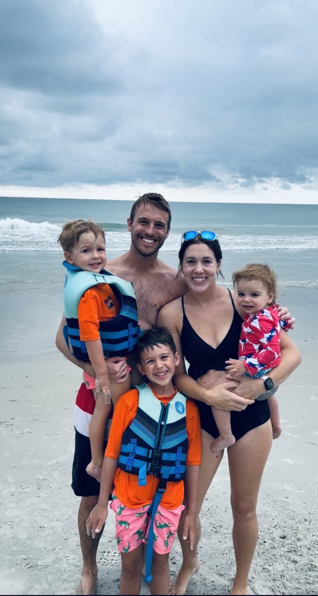 JoeMLadowski's tweet photo. Successful @DukeSurgRes research resident beach trip 2022! Missing some in person but not in spirit @JulieKosovec @SabranJMasoud @AJ_Bartholomew #somanykids #research #wellness #spiritanimals #backtothelabagain https://t.co/2Ii5z9Unhn
