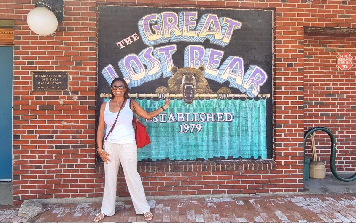 PreetiG78's tweet photo. After a slight (2 yrs) delay, finally made it to Portland, ME and The Great Lost Bear! Amazing to not only read about it, but experience it in person! @jconnollybooks https://t.co/MJiCPqQQUy