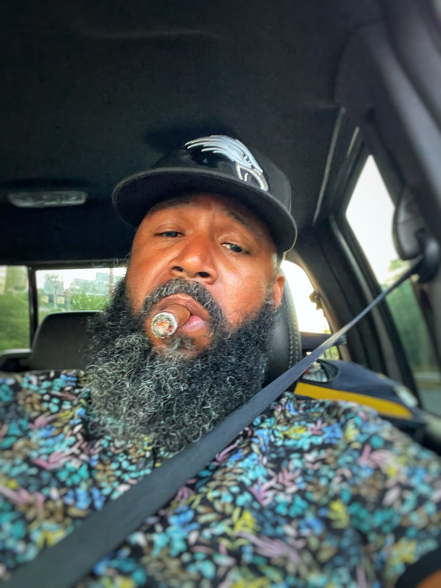 kace_windu's tweet photo. Back on the road. #KOTD #VisionRacer #NewBalance #DTLR https://t.co/5IlPsnyNt9