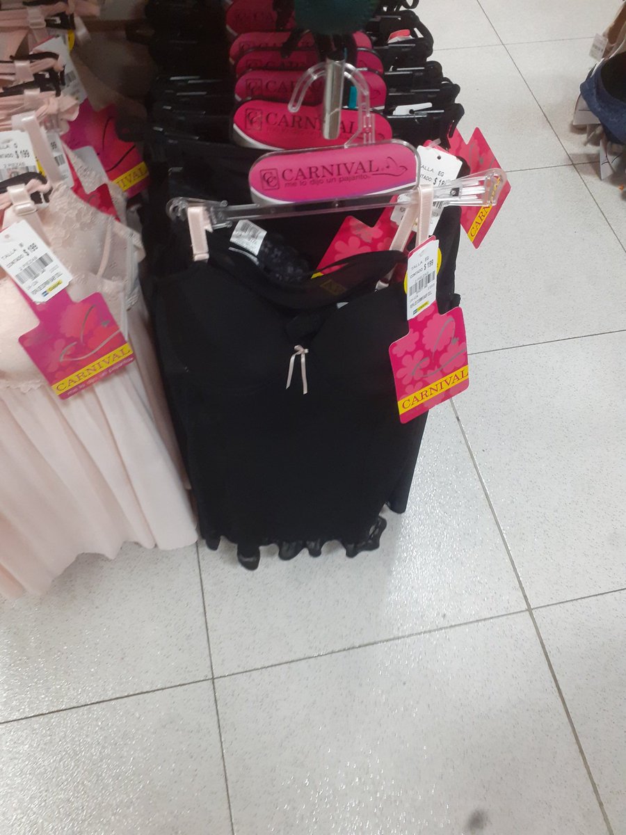 roberta76608506's tweet photo. Quien me lo compra un babydoll vale $200 pesos o cuatro chicos q me manden de '50 pesos para comprármelo anden si 🙏 https://t.co/iGDgjFYofj