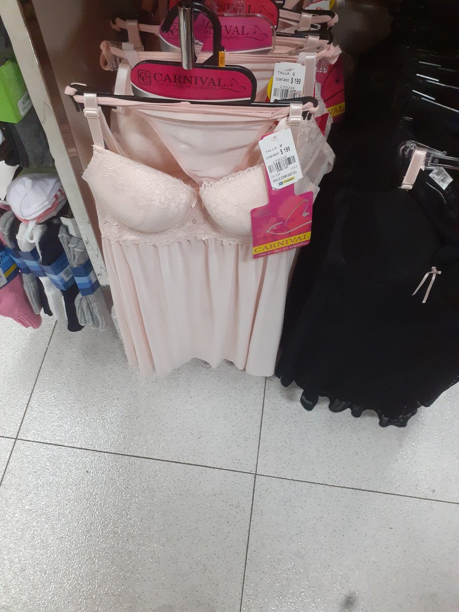 roberta76608506's tweet photo. Quien me lo compra un babydoll vale $200 pesos o cuatro chicos q me manden de '50 pesos para comprármelo anden si 🙏 https://t.co/iGDgjFYofj