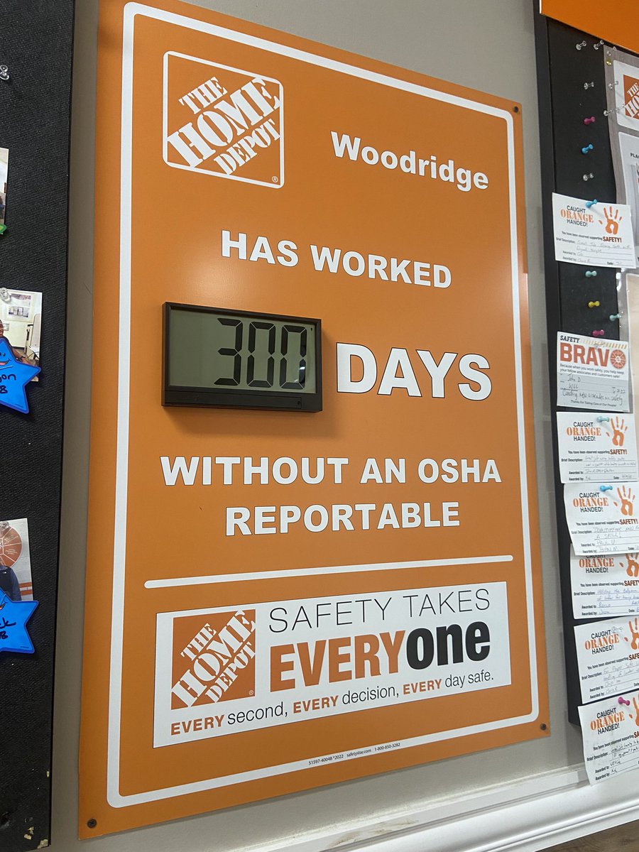 mellietHD's tweet photo. Celebrating 300 days safe at 1942!!! Working safe is what it’s all about!!! 🎉 @williamcole23 @CherieAbbinanti @jgirv257 @aldakonda @Fpanico25 @therealfrancisj @Alysha1614 @JohnMolenda3 https://t.co/bcDHAXPmzI