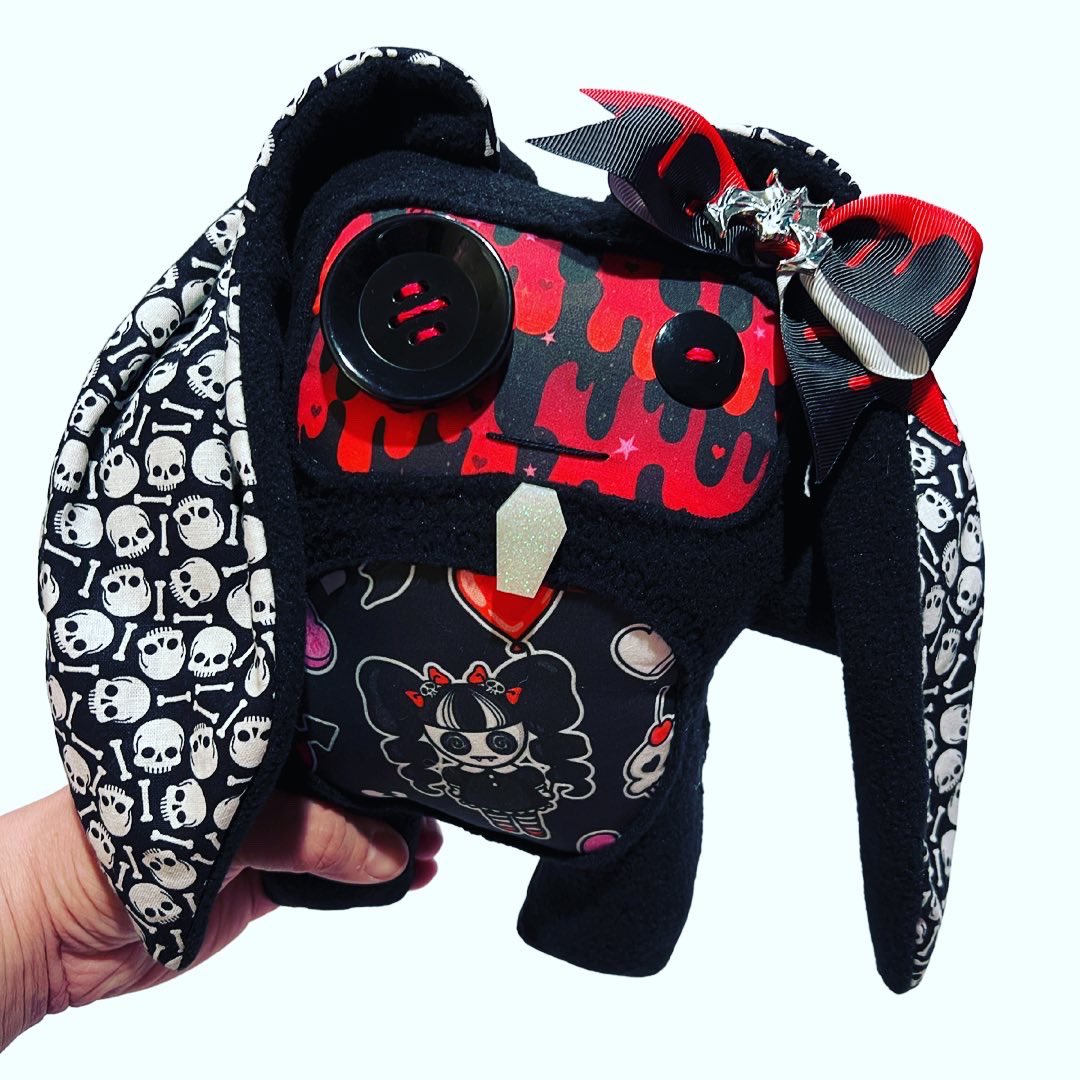 gloomy_erina's tweet photo. Shop update is live!! New creepy cuties plush in my shop:  https://t.co/lDxy2HxPTU link in bio. 

#gloomyerina #gloomybat #gloomybunny #gothbunny #gothbat #gothplush #plushies #spookyplush #gothkids #Vampire #plushdoll #plushy #gothdoll https://t.co/RkzdlST3Ql