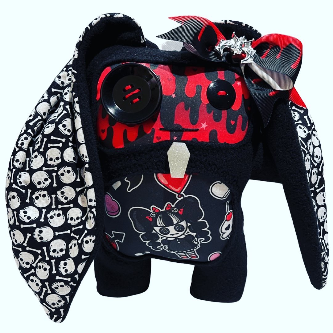 gloomy_erina's tweet photo. Shop update is live!! New creepy cuties plush in my shop:  https://t.co/lDxy2HxPTU link in bio. 

#gloomyerina #gloomybat #gloomybunny #gothbunny #gothbat #gothplush #plushies #spookyplush #gothkids #Vampire #plushdoll #plushy #gothdoll https://t.co/RkzdlST3Ql