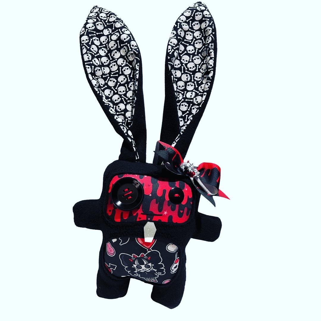 gloomy_erina's tweet photo. Shop update is live!! New creepy cuties plush in my shop:  https://t.co/lDxy2HxPTU link in bio. 

#gloomyerina #gloomybat #gloomybunny #gothbunny #gothbat #gothplush #plushies #spookyplush #gothkids #Vampire #plushdoll #plushy #gothdoll https://t.co/RkzdlST3Ql