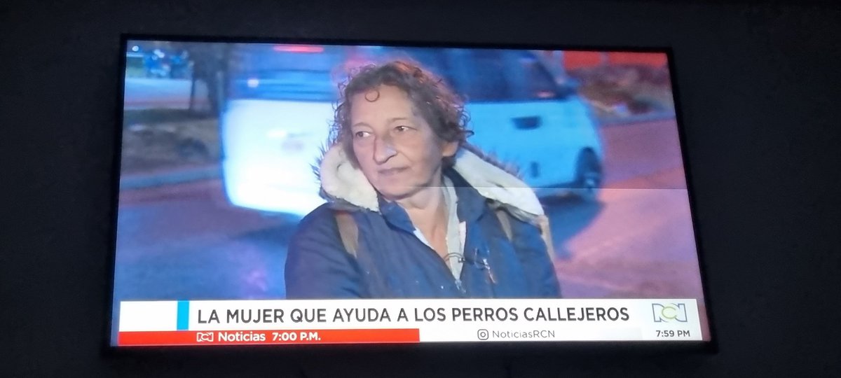 bendercardenas's tweet photo. Acabo de ver en RCN a la Sra. Nelly  Vera, (recicladora), alimenta a 17 perros camino a su trabajo en corabastos, ayudemosla por tan hermosa labor 🥲🤧 3004447006 @juliherrerap @MONYRODRIGUEZOF @Marce_Tabares https://t.co/G807OrEVuf